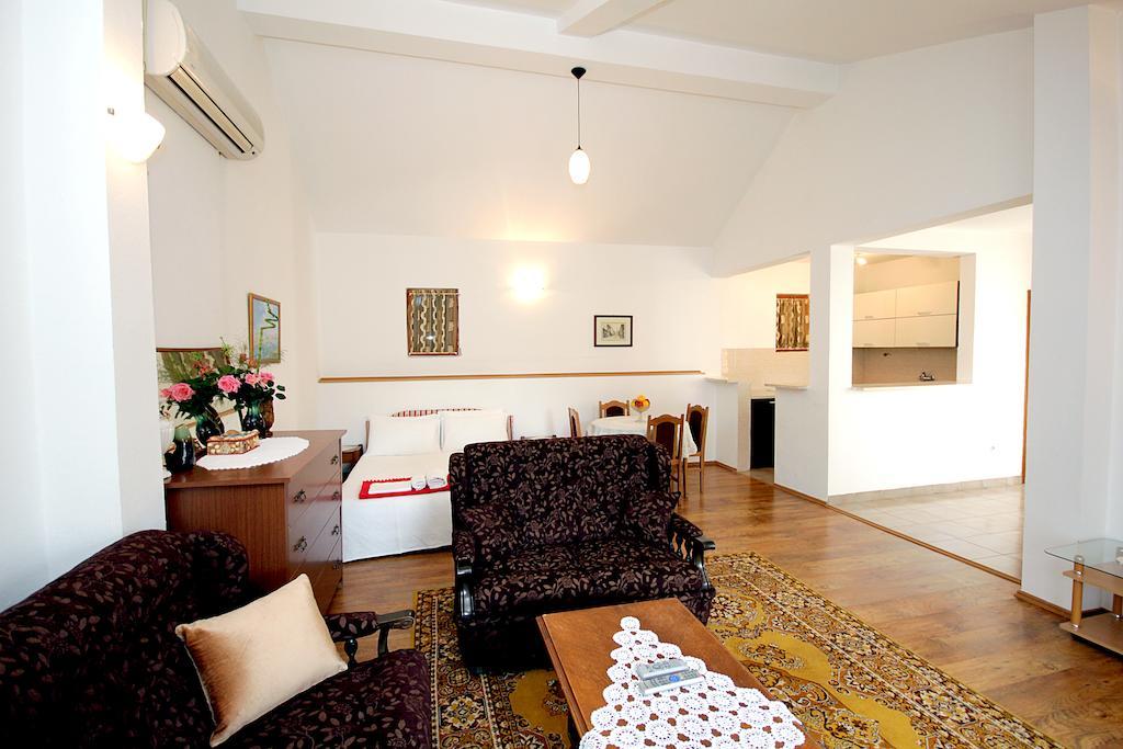 Petrovac Guesthouse Draskovic מראה חיצוני תמונה